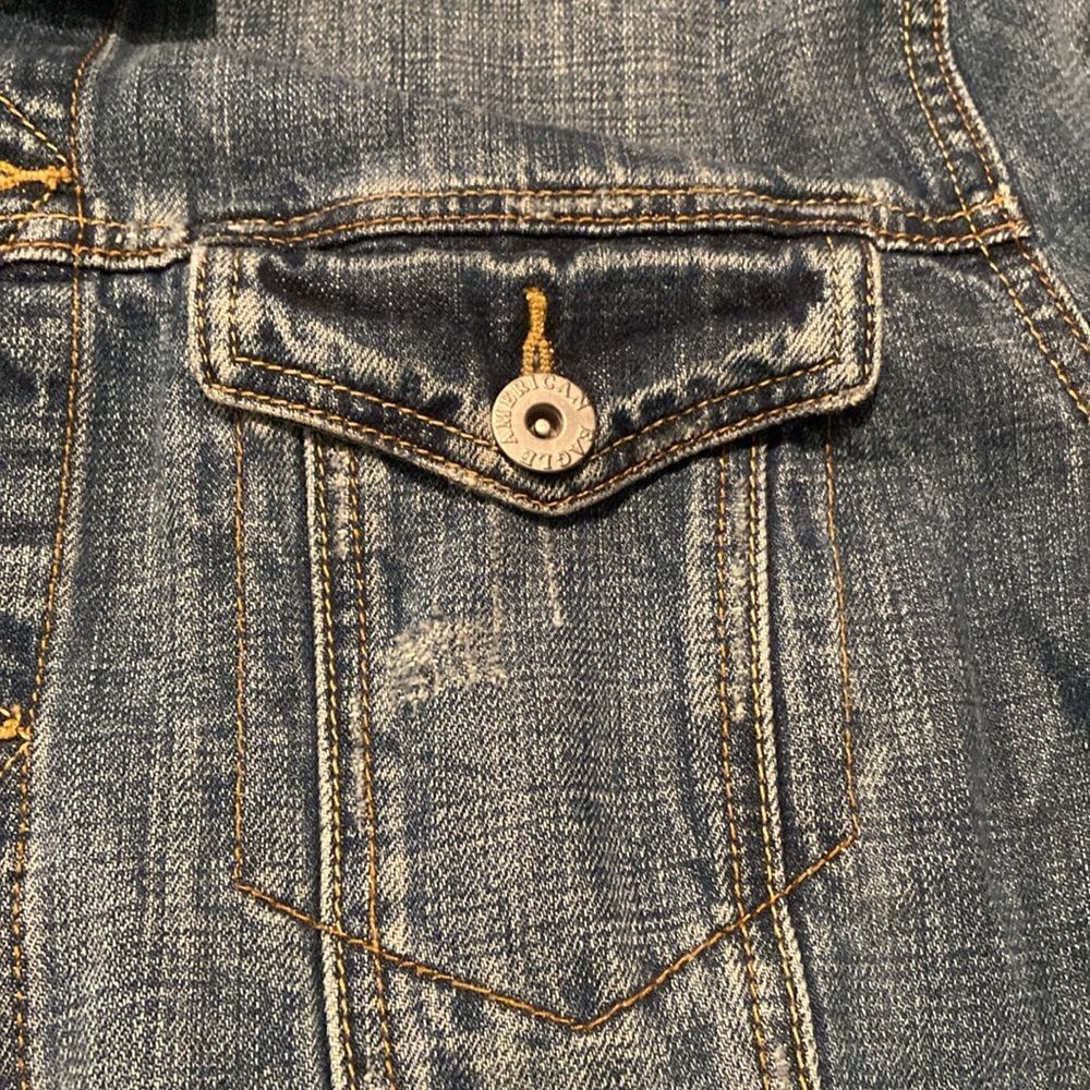 American Eagle Women’s Denim Jacket size medium - Picture 3 of 6